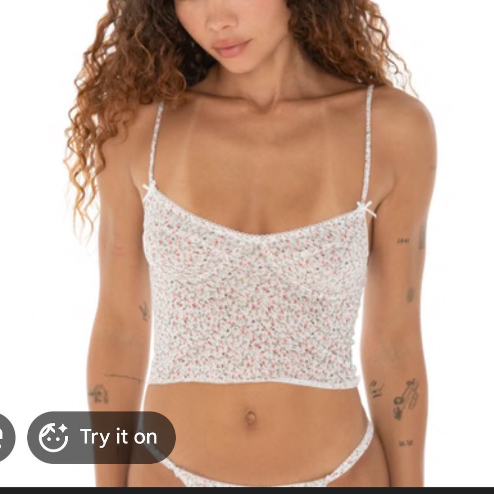 Are you am i lux floral top